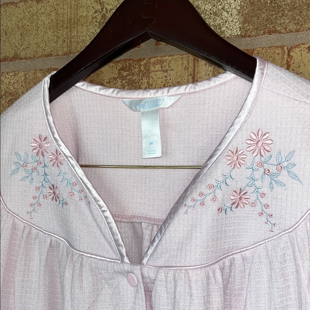 Granny Pale Pink Embroidered Snap Button Front with Pockets Nightgown Medium